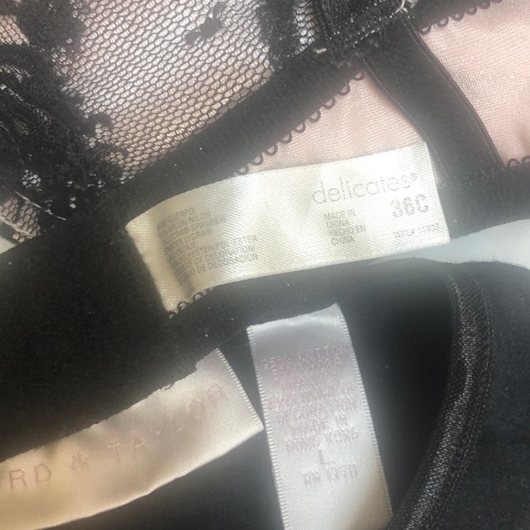 Victoria secret delicates - Picture 2 of 2